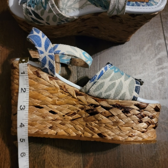 Platform Wedge Sandles - Picture 4 of 12